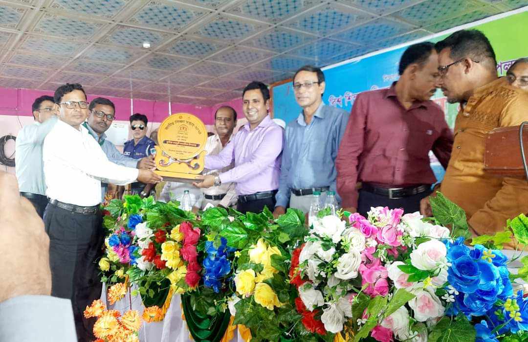 জাতীয় শিক্ষা সপ্তাহ 2024 এ কুমিরা বহুমুখী মাধ্যমিক বিদ্যালয় উপজেলা পর্যায়ে শ্রেষ্ঠ শিক্ষা প্রতিষ্ঠান